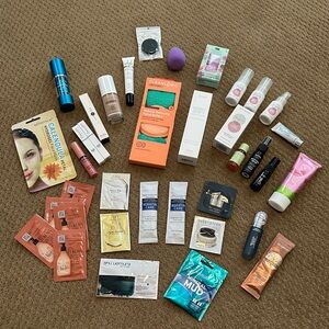 NEW HUGE BEAUTY SKINCARE SAMPLE LOT